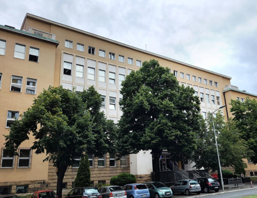 БЕОГРАД, 28. ОКТОБРА /СРНА/ - У више судова у Београду, Нишу и Новом Саду стигле су дојаве о постављеним бомбама.