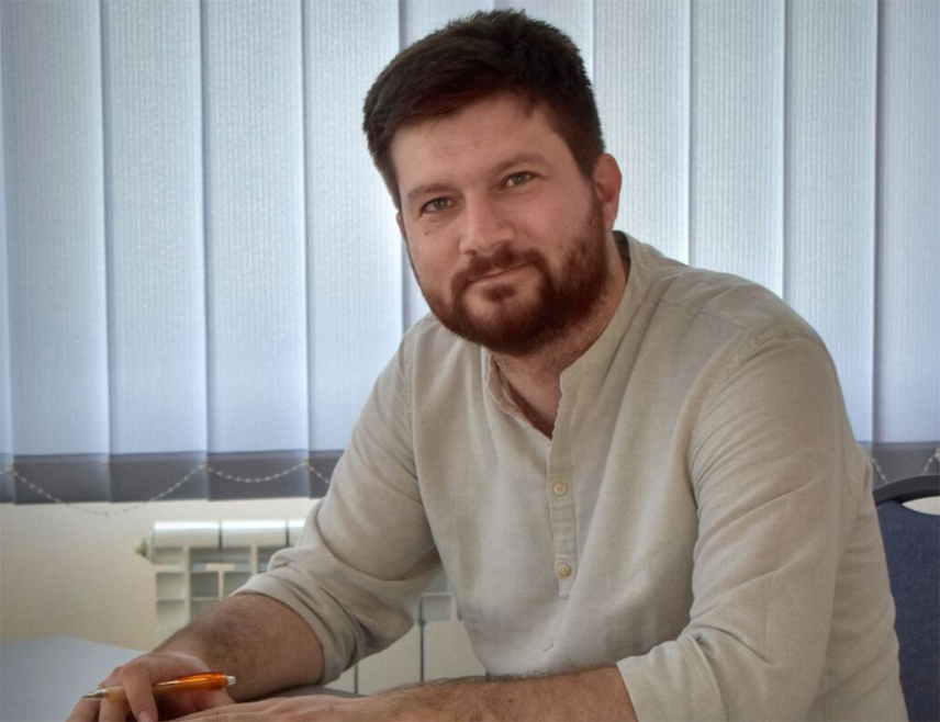БЕОГРАД, 28. ОКТОБРА /СРНА/ - Представник "Студентске листе" доцент, Учитељског факултета Немања Каровић рекао је да ће формирање новог сазива Скупштине и Владе Србије бити у законским оквирима, по важећим процедурама и роковима.