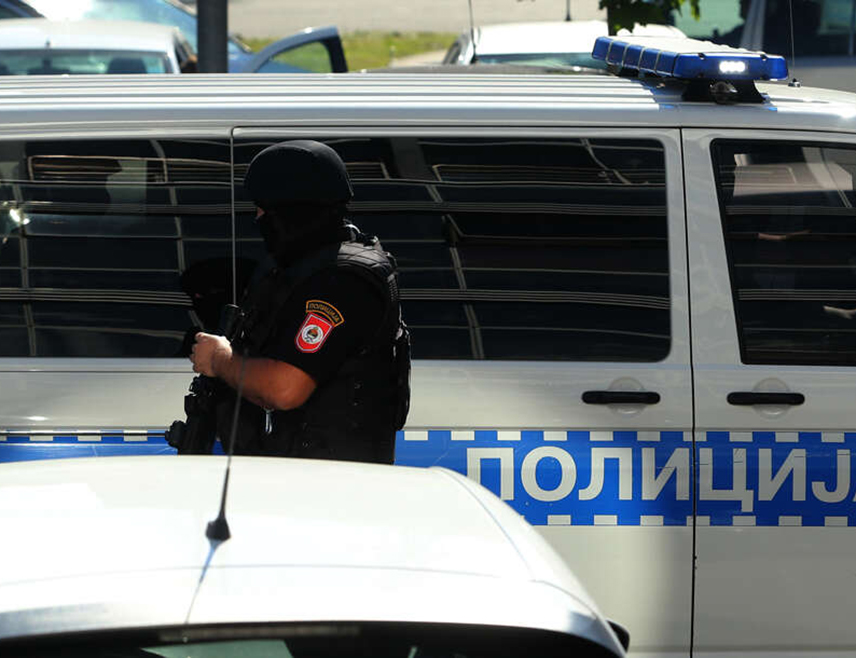 БИЈЕЉИНА, 29. ОКТОБРА /СРНА/ - Више од једног килограма кокаина пронађено је у Бијељини и ухапшено је лице иницијала Д. П. - М.