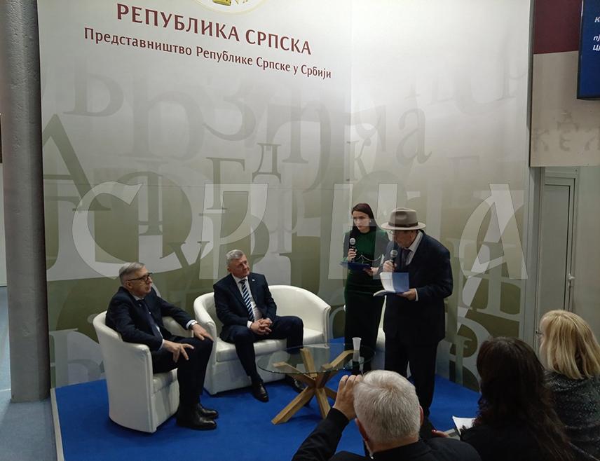 БЕОГРАД, 29. ОКТОБРА /СРНА/ - На Штанду Републике Српске на Међународном сајму књига у Београду вечерас је одржано традиционално пјесничко вече на коме је своје стихове говорило више од 30 пјесника из Србије, Републике Српске и расијања.