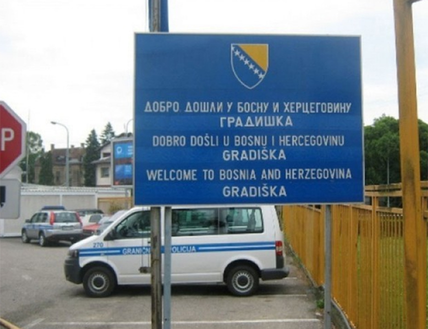 БАЊАЛУКА, 30. ОКТОБРА /СРНА/ - Гранични прелаз Градишка-Стара Градишка између БиХ и Хрватске јутрос ће бити отворен за саобраћај, најављено је из Управе за индиректно опорезивање /УИО/ БиХ.