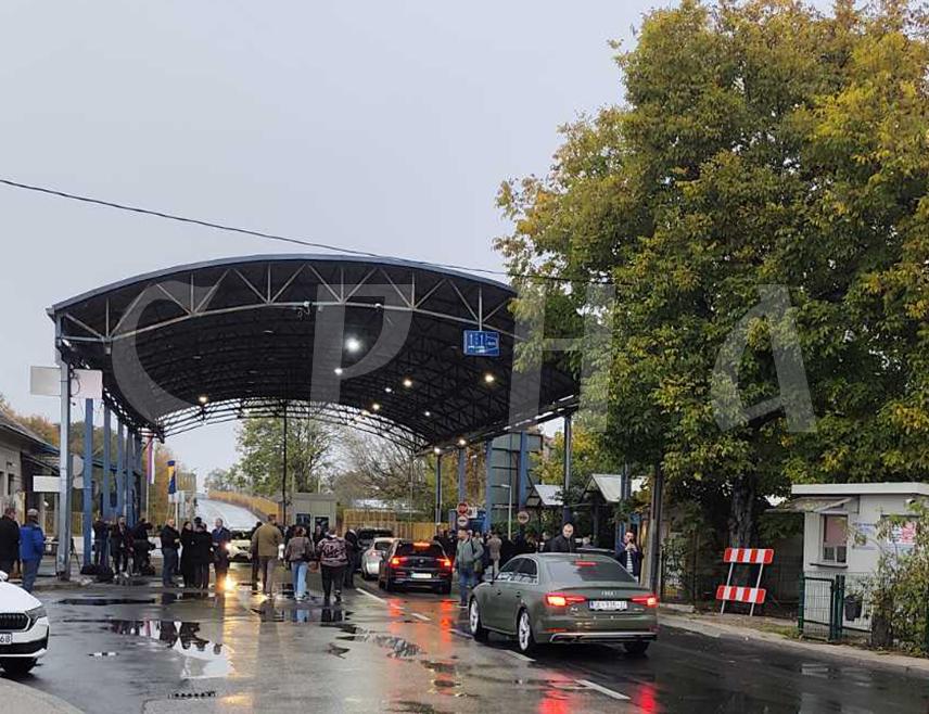 GRADIŠKA, OCTOBER 30 /SRNA/ - Acting Director of the public company "Putevi Republike Srpske" Miroslav Janković said the load capacity of the overpass at the Gradiška-Stara Gradiška border crossing between BiH and Croatia is limited to 20 tons.