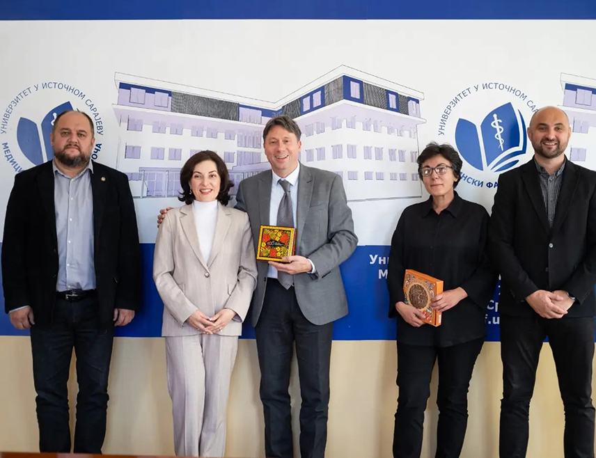 PALE, OCTOBER 30 /SRNA/ - Representatives of the Faculty of Medicine in Foča and Tamara Bardinskaya, head of the International Cooperation Office of the Privolzhsky Research Medical University in Nizhny Novgorod, have signed memoranda of understanding, creating a formal framework for developing and advancing cooperation.