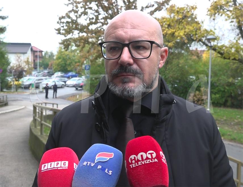 БРЧКО, 30. ОКTОБРА /СРНА/ - У Здравственом центру у Брчком тренутно је збринуто девет пацијената повријеђених у хеликоптерској несрећи и они су ван животне опасности, док су два пацијента упућена на даље лијечење у Универзитетски клинички центар у Tузли, изјавио је директор брчанске здравствене установе Јасмин Механовић.