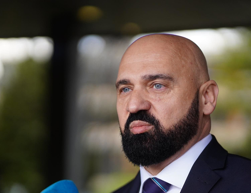 ŽEPČE, OCTOBER 30 /SRNA/ - The Žepče Municipal Court has confirmed the indictment against FBiH Interior Minister Ramo Isak on suspicion of endangering security, and the plea hearing has been scheduled for November 17, Federation media report.