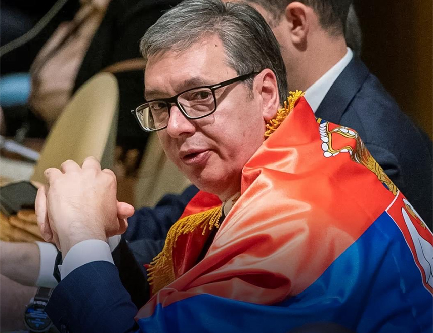 БЕОГРАД, 30. ОКТОБРА /СРНА/ - Бивши предсједник Србије Александар Вучић рекао је да је донио одлуку да заставу коју је носио током засједања Генералне скупштине УН, када је разматрана резолуција о Сребреници, премјести из Предсједништва, јер би могла да буде уклоњена у оквиру акција које спроводе побједници недавних избора.
